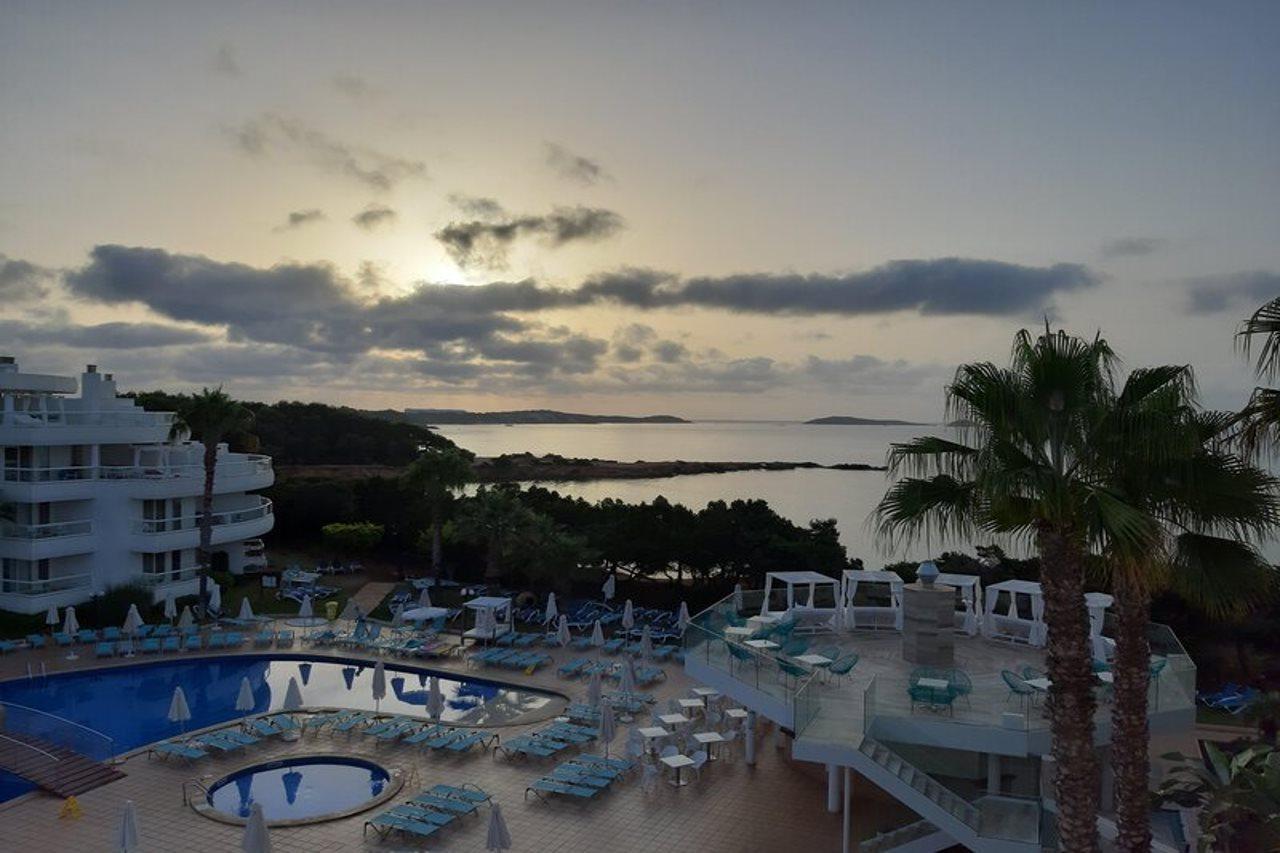 Aparthotel Tropic Garden Santa Eularia des Riu Exteriör bild