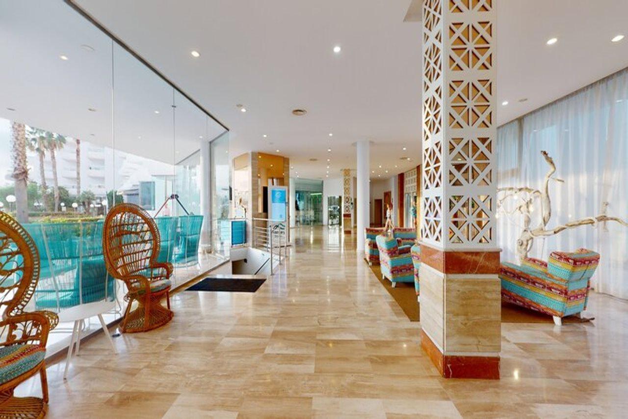 Aparthotel Tropic Garden Santa Eularia des Riu Exteriör bild
