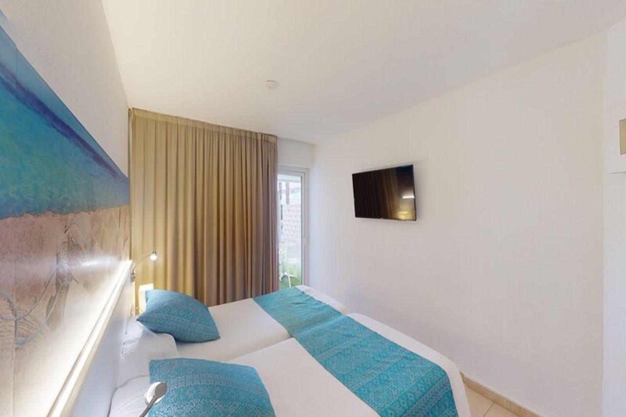 Aparthotel Tropic Garden Santa Eularia des Riu Exteriör bild