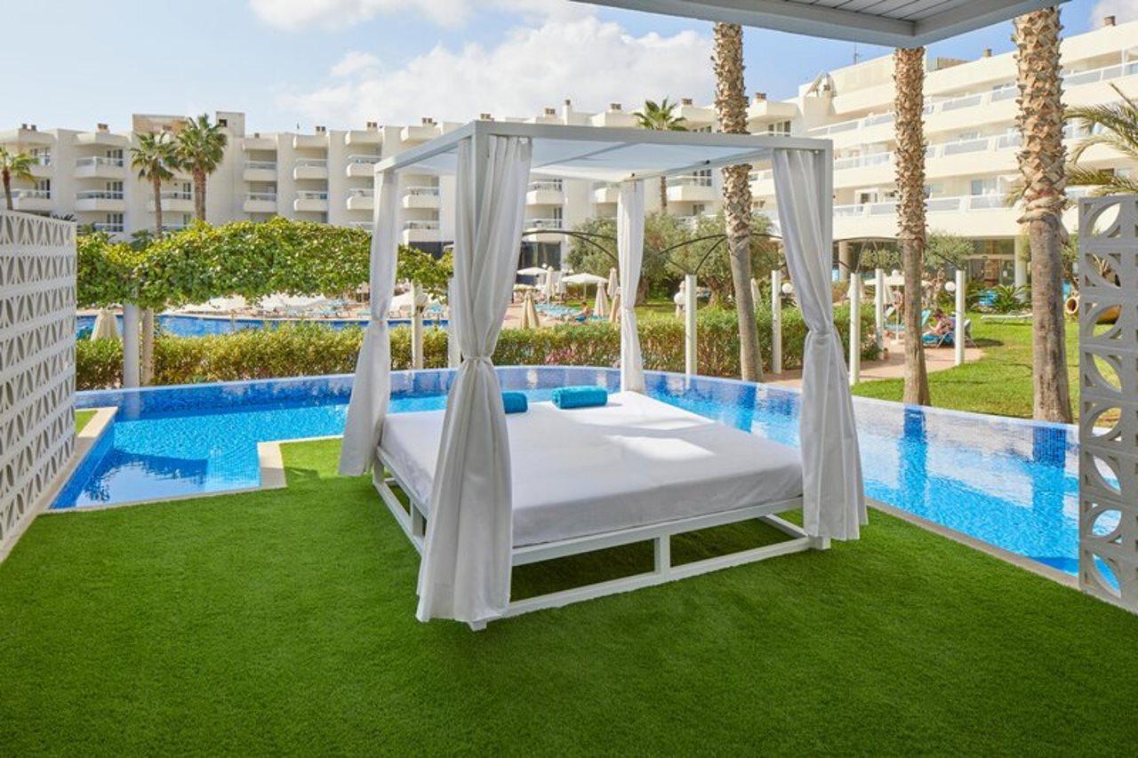 Aparthotel Tropic Garden Santa Eularia des Riu Exteriör bild