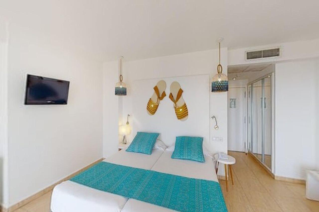Aparthotel Tropic Garden Santa Eularia des Riu Exteriör bild