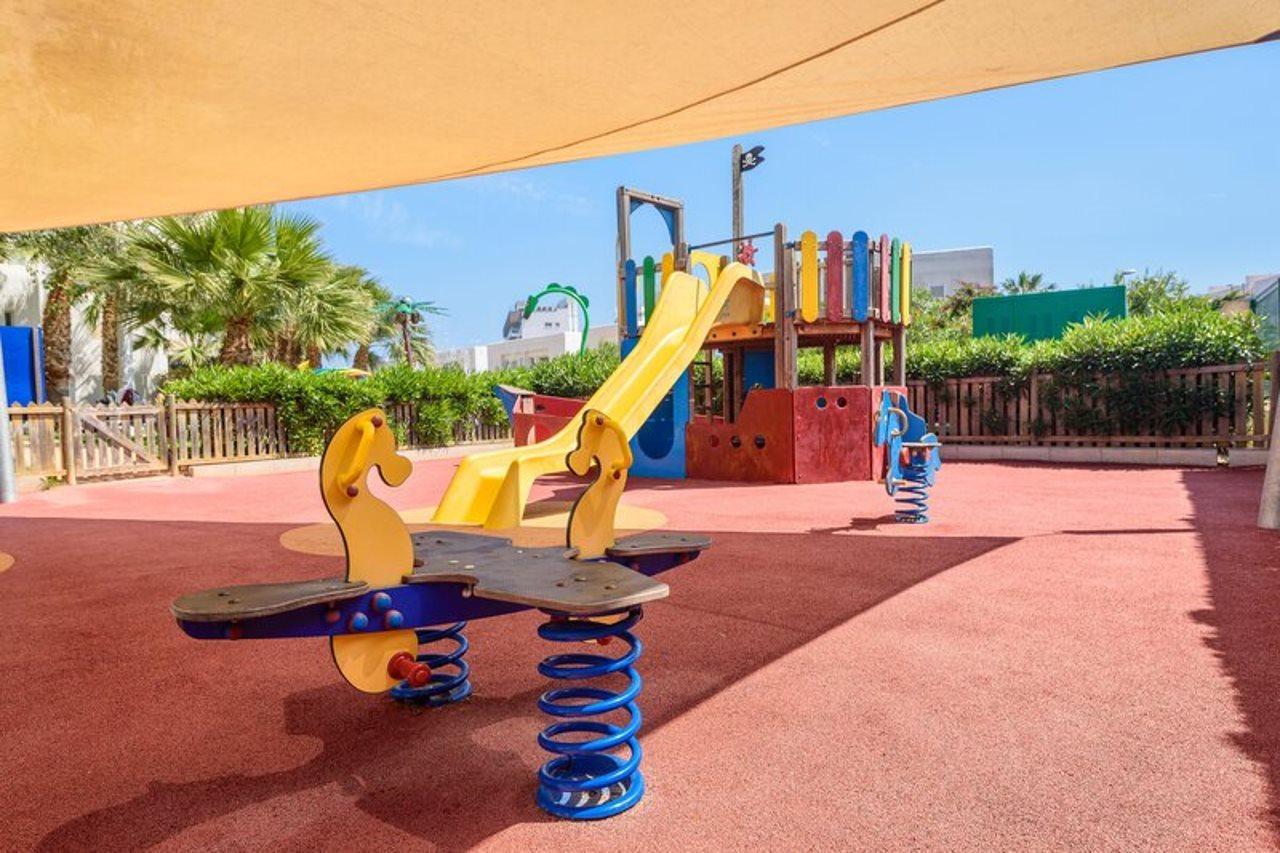 Aparthotel Tropic Garden Santa Eularia des Riu Exteriör bild