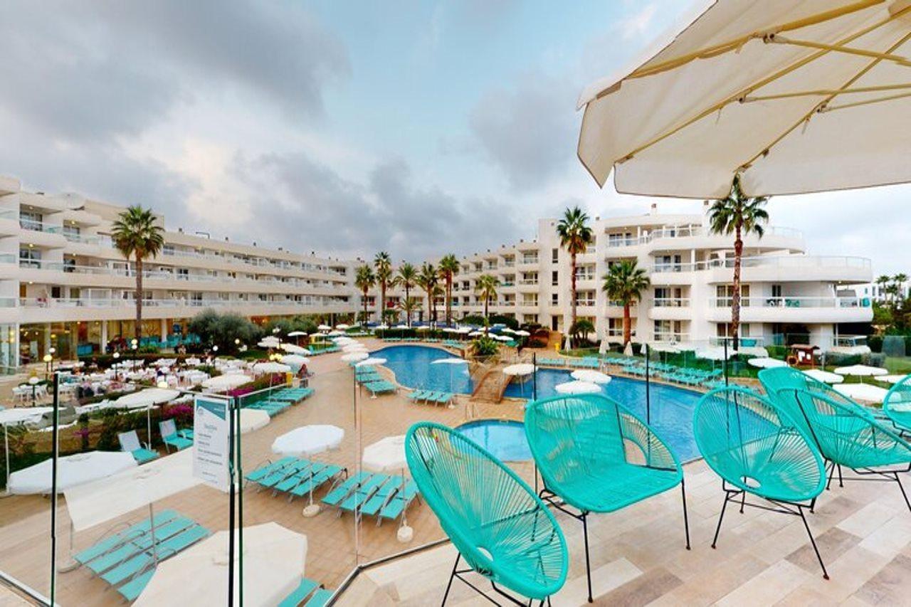 Aparthotel Tropic Garden Santa Eularia des Riu Exteriör bild