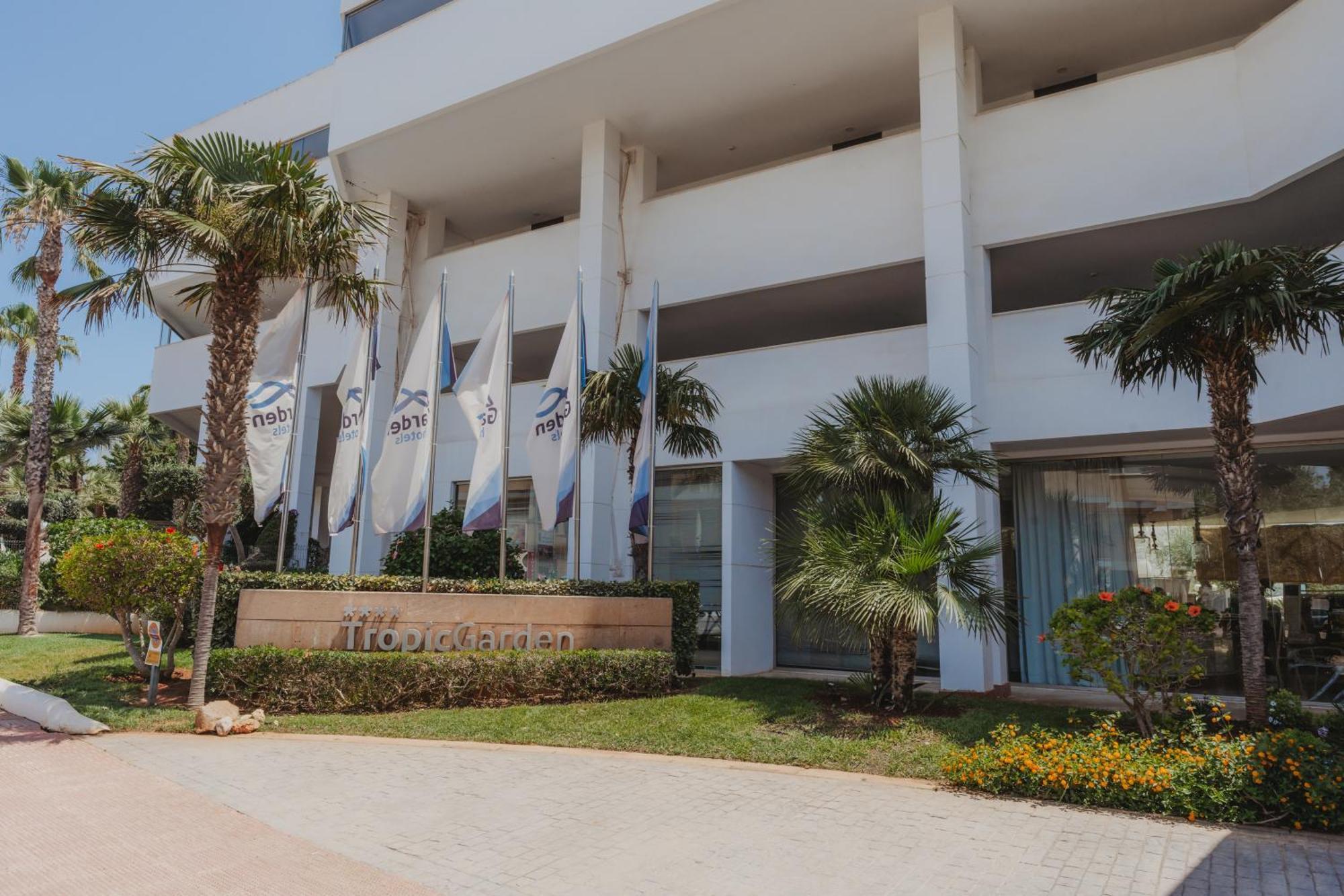 Aparthotel Tropic Garden Santa Eularia des Riu Exteriör bild